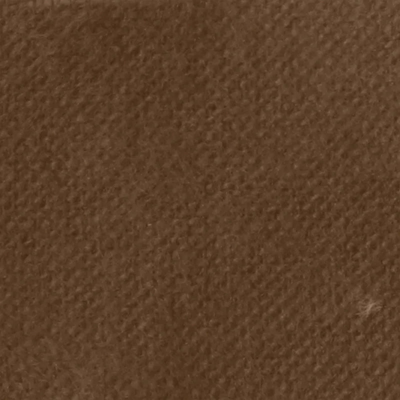Gros plan sur la Flanelle de coton uni au mètre de Longon Craft France, montrant sa surface douce, brune, texturée et son tissage fin en diagonale-tissu super douillet parfait pour pyjamas et câlins en automne.