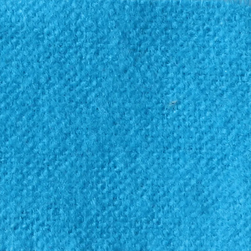Gros plan sur la Flanelle de coton uni au mètre de Longon Craft France : un tissu flanelle super doux et douillet, parfait pour les projets d'automne tels que les pyjamas ou les quilts câlins.
