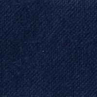 Gros plan sur la Flanelle de coton uni au mètre de Longon Craft France : une flanelle bleu foncé, très douce, avec un tissage visible et une finition duveteuse - un tissu parfait pour les pyjamas ou les câlins d'automne. La couleur est homogène pour un confort douillet.