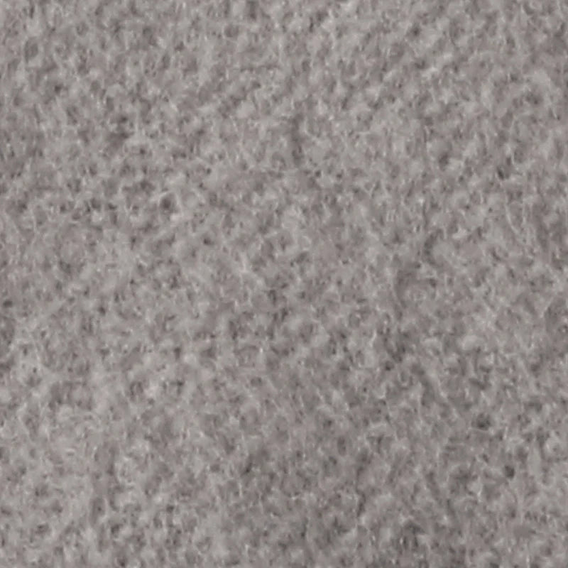 Gros plan sur la Flanelle de coton uni au mètre de Longon Craft France, une flanellette d'automne-tissu gris clair, douce et légèrement duveteuse, super douillet pour câlins, idéal pour pyjamas ou projets de quilting cosy.