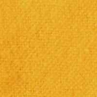 Gros plan sur la Flanelle de coton uni au mètre de Longon Craft France, une flanelle jaune vif, super douce et moelleuse, idéale pour le confort de l'automne - un tissu parfait pour les pyjamas et les câlins.