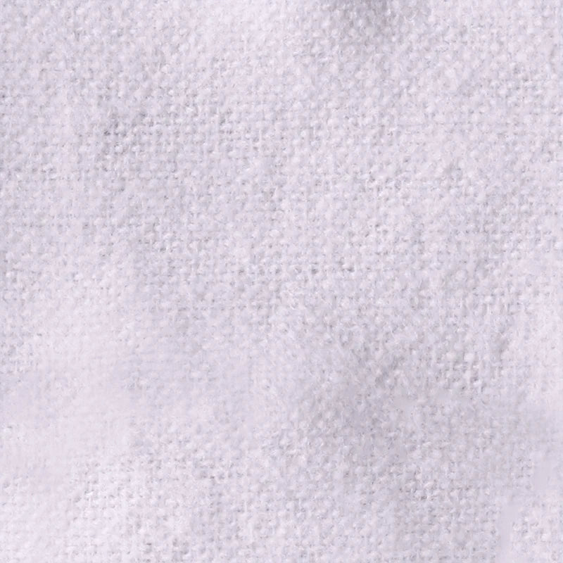 Gros plan sur la Flanelle de coton uni au mètre de Longon Craft France, une flanellette confortable d'automne, douce et gris clair, avec une texture duveteuse-tissu super douillet pour câlins, parfaite pour un confort douillet comme le tissu éponge ou le tissu de pyjama.