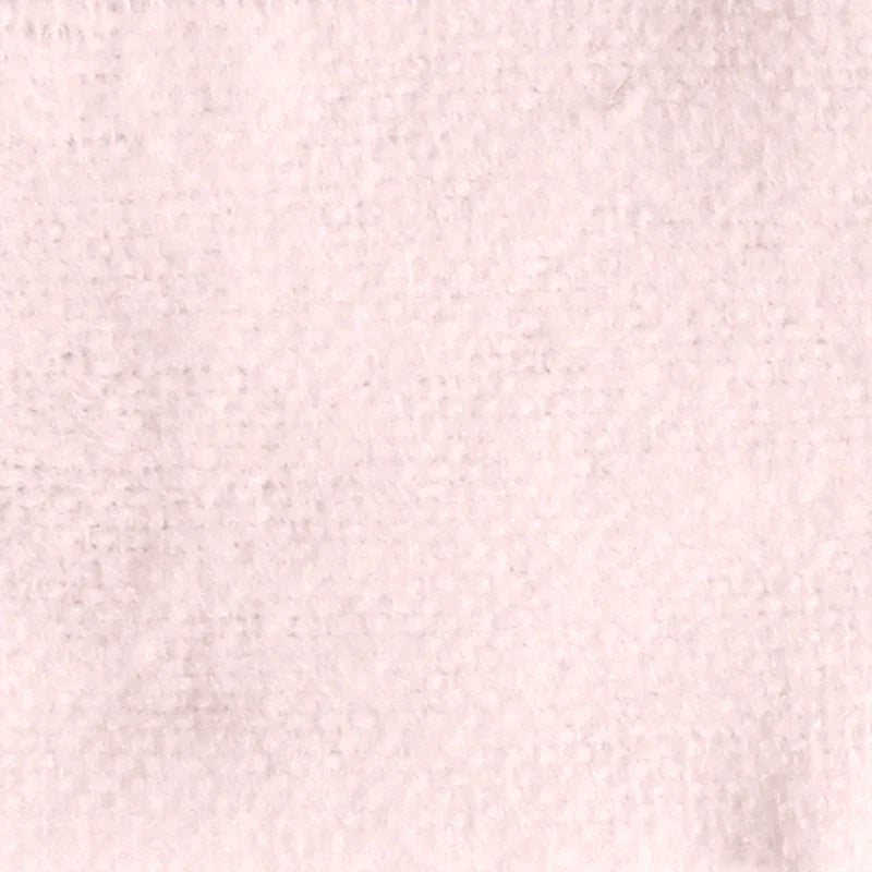 Gros plan sur la Flanelle de coton uni au mètre de Longon Craft France - une flanellette d'automne super douce et douillette, à la texture légèrement duveteuse. Idéal pour les pyjamas ou le quilting, ce tissu douillet est parfait pour le confort automnal et les câlins chaleureux.