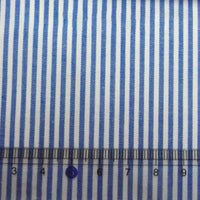 Un morceau de Tissu en popeline de coton rayé au mètre de Longan Craft France est présenté avec une règle transparente ci-dessous, affichant les mesures en centimètres et en millimètres de 3 à 9.