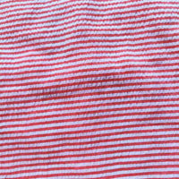 Longan Craft France Seersucker rayé au mètre : tissu polyester-coton à rayures rouges et blanches, léger et texturé, idéal pour vêtements d'été.