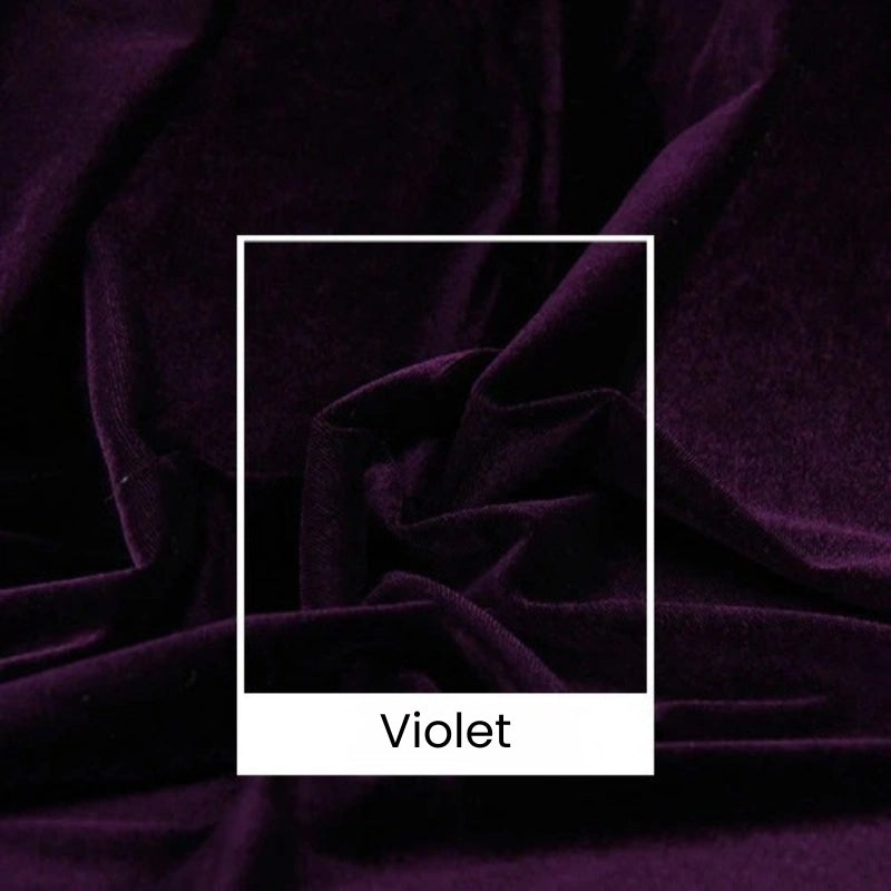 Gros plan sur un luxueux "Tissu velours uni au mètre" violet foncé de Longan Craft France, aux plis souples. Un rectangle blanc central met en valeur le tissu, étiqueté "Violet". Largeur : 165 cm - idéal pour la couture, les vêtements et les projets créatifs.