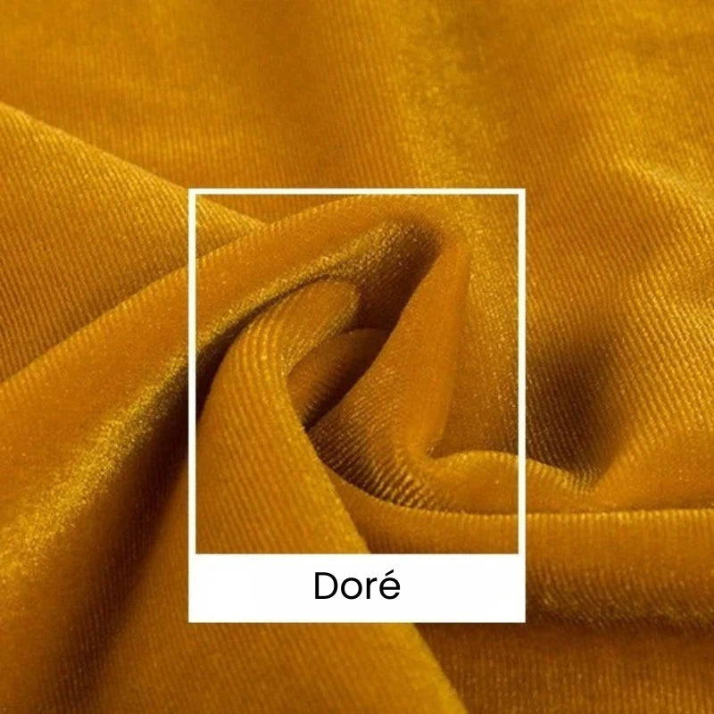 Gros plan sur un tissu de velours doré brillant, délicatement plié, avec une section "Doré" surlignée indiquant le nom de la couleur. Tissu velours uni au mètre Longan Craft France, doux et luxueux (165 cm), idéal pour couture, vêtements ou loisirs créatifs.