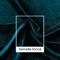 Gros plan sur le tissu velours uni au mètre de Longan Craft France dans un coloris sarcelle foncé, encadré par un rectangle blanc. Idéal pour l'ameublement, l'habillement et l'artisanat ; tissu doux et luxueux de 165 cm de large.