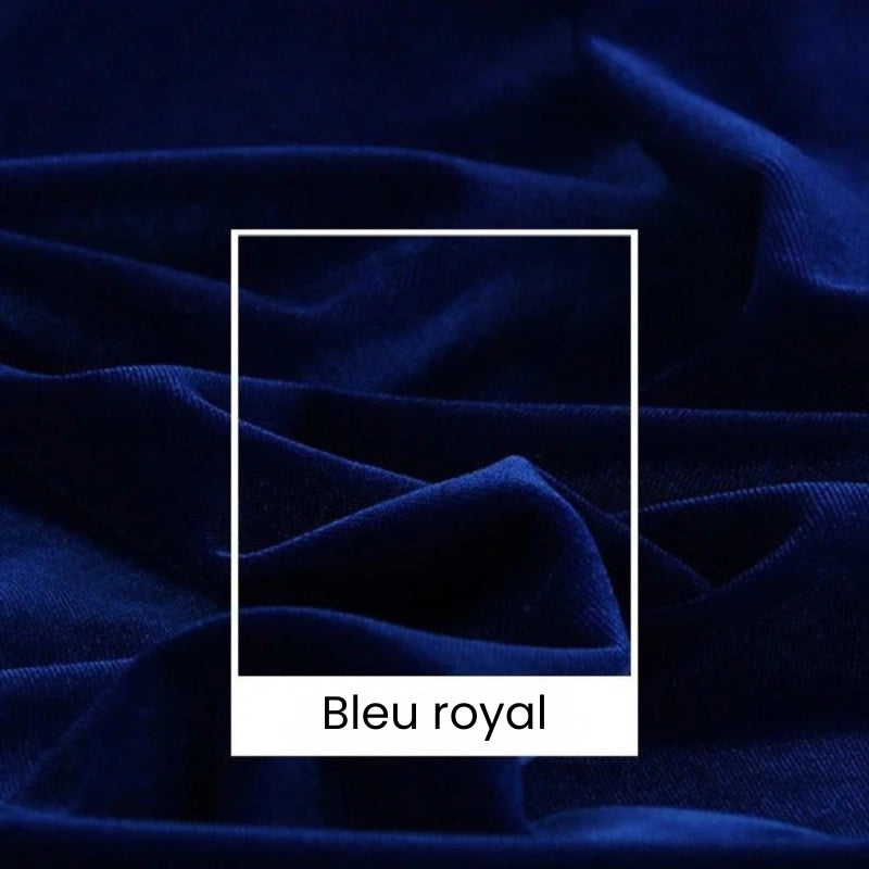 Gros plan sur un luxueux tissu d'ameublement bleu royal "Tissu velours uni au mètre" de Longan Craft France, montrant des plis souples et un carré central avec le texte "Bleu royal" en bas. Idéal pour la couture, l'habillement et les projets créatifs (165 cm de large).
