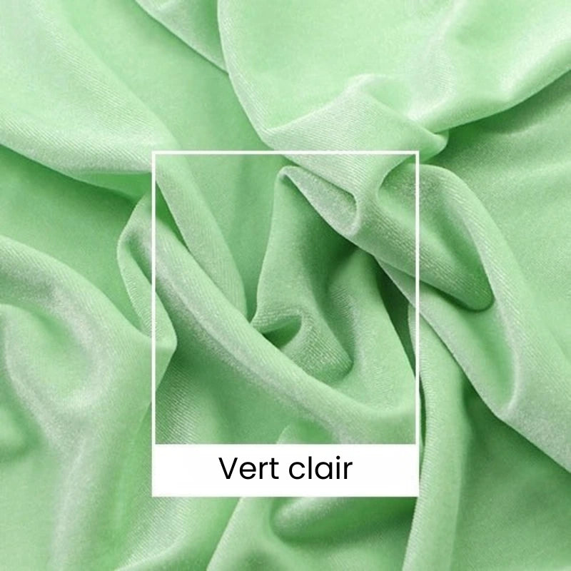 Gros plan sur le tissu velours vert clair uni au mètre de Longan Craft France, montrant ses plis doux et soyeux. Un cadre carré blanc avec "Vert clair" est superposé au bas de ce tissu velours luxueux de 165 cm de large pour la couture et plus encore.